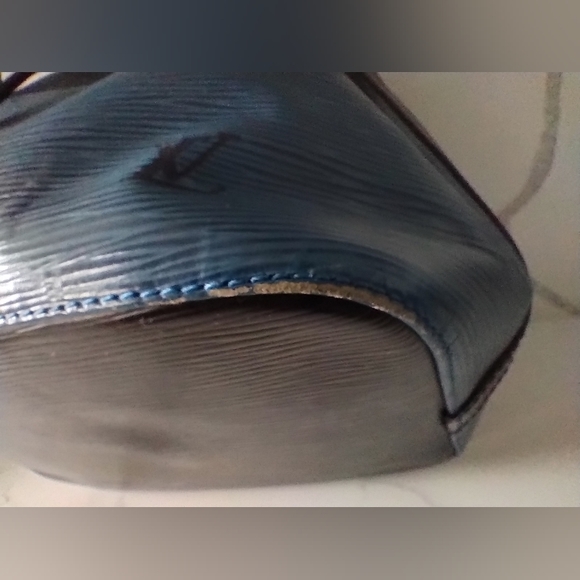 LV Noe Epi Leather Bag - Picture 3 of 14